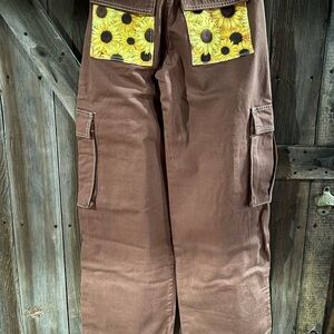 Mid Rise Women’s Cargo Pants size 2/31.5 inseam NWT